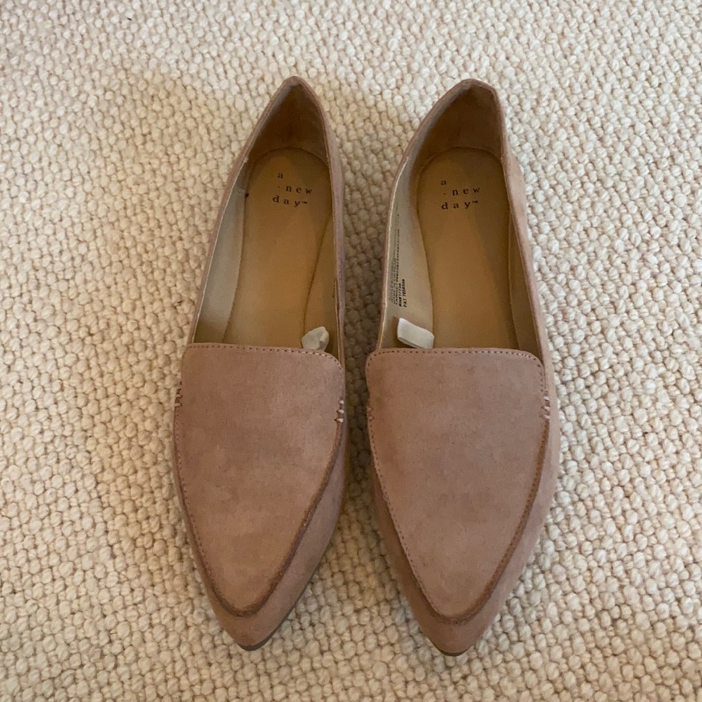 NWOT blush loafers